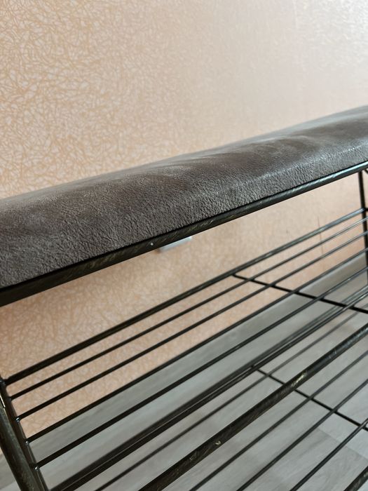 Банкетка в передпокій з полицею для взуття , кована