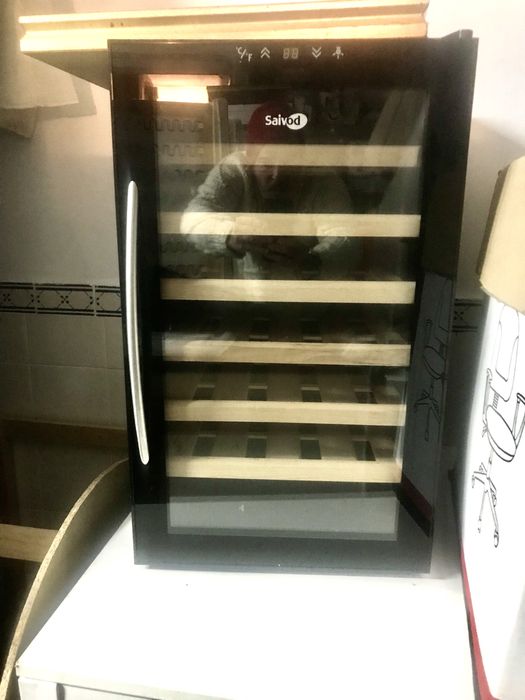 Wine cooler 33 garrafas Saivod perfeitas condições