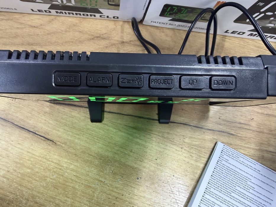 Годинник електронний з проекцією часу настільний годинник