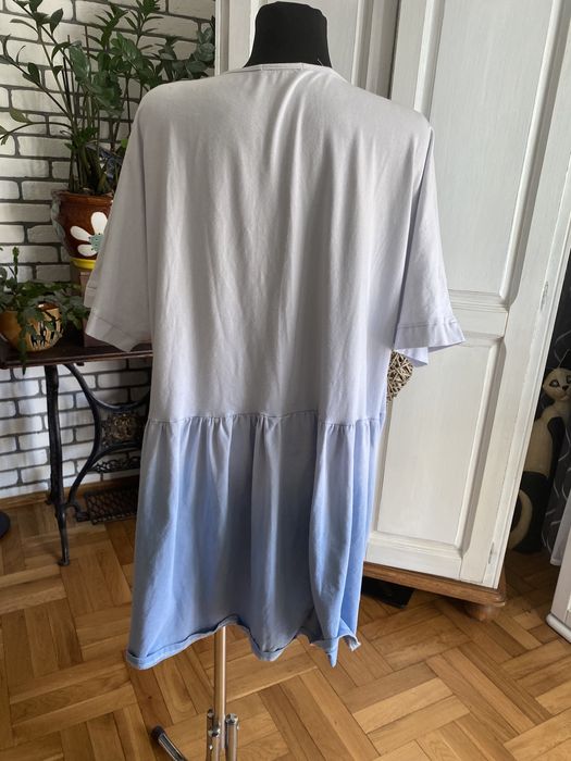 Sukienka falbany błekitna.