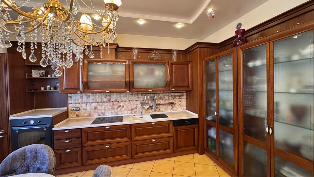 Продаж будинок в Жовкві 200м.кв  на земельній ділянці 10соток
