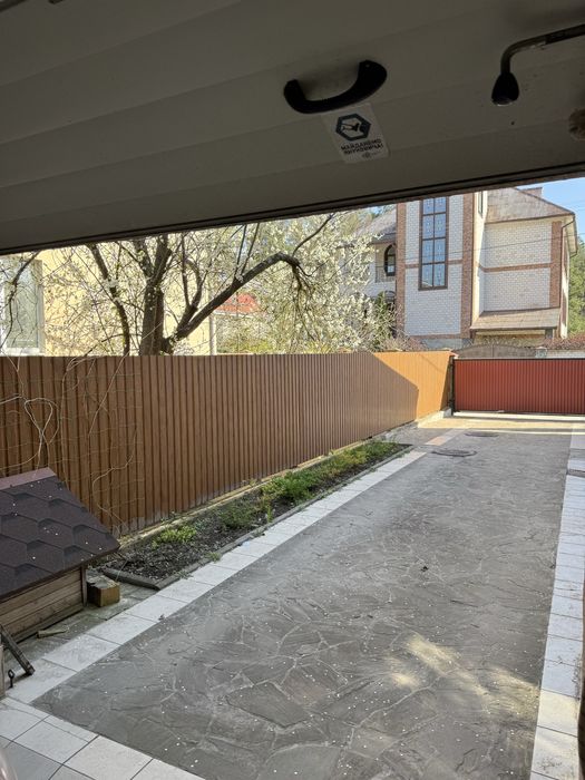 Продам дом с подвалом Бровары, зеленая поляна, возле леса,