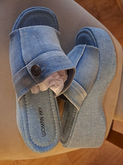 Nowe klapki jeansowe