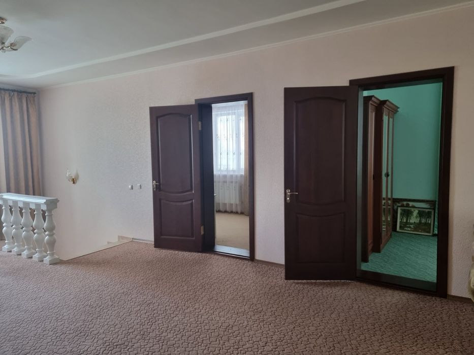 Продається будинок з сараєм та ангаром