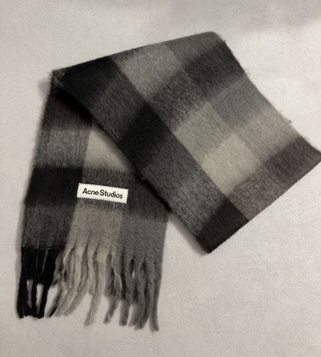 Szalik acne studios