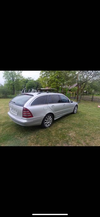 Автомобіль Мерседес w203