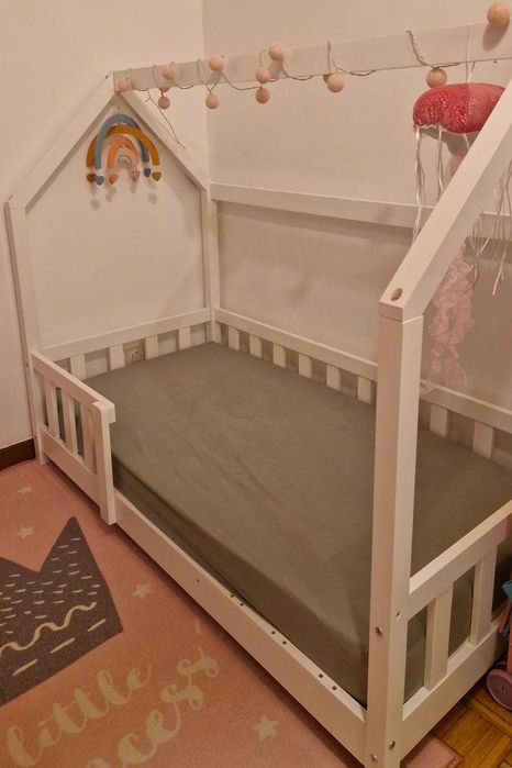 Cama de criança Montessori