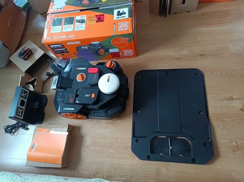 Robot koszący Worx WR306E szer. koszenia 18