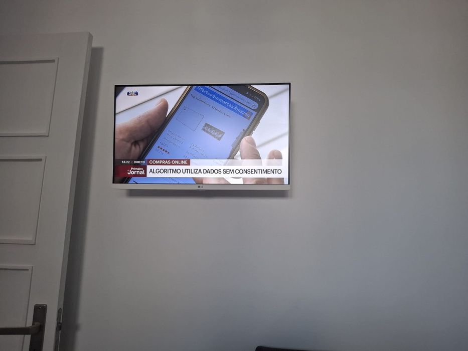 Smart TV LG 27"- nova, na caixa, com garantia e suporte de parede