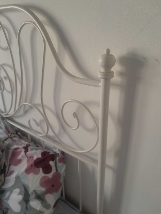 Cama ikea em ótimo estado