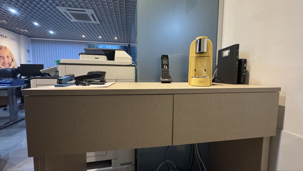 Aparador com 2 gavetas