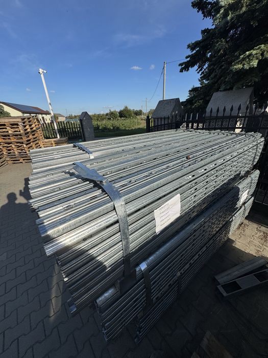 Kompletny system do malin i jeżyn – słupki 2,5 m, poprzeczki, drut, kotwy