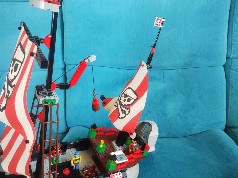 LEGO 7075 Pirates - Statek piracki Kapitana Czerwonobrodego, piraci