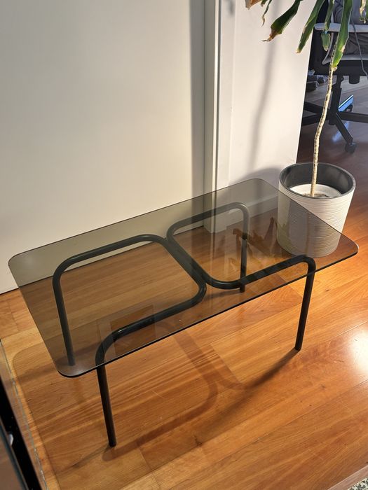 Mesa em vidro fumado