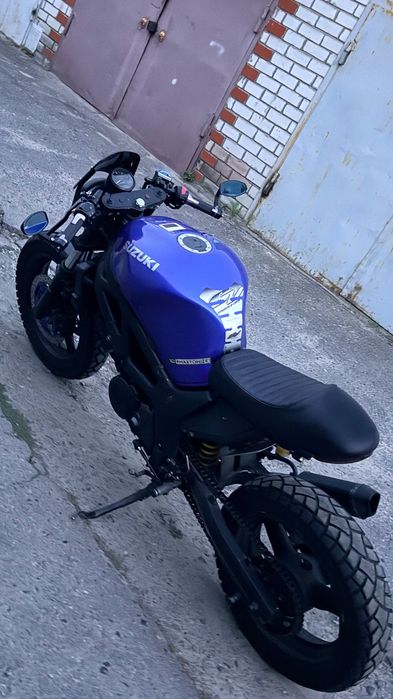 Кафе рейсер Suzuki sv650