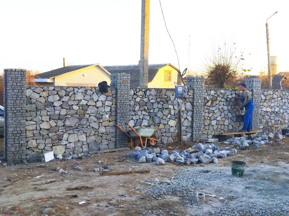 Бригада надає послуги.