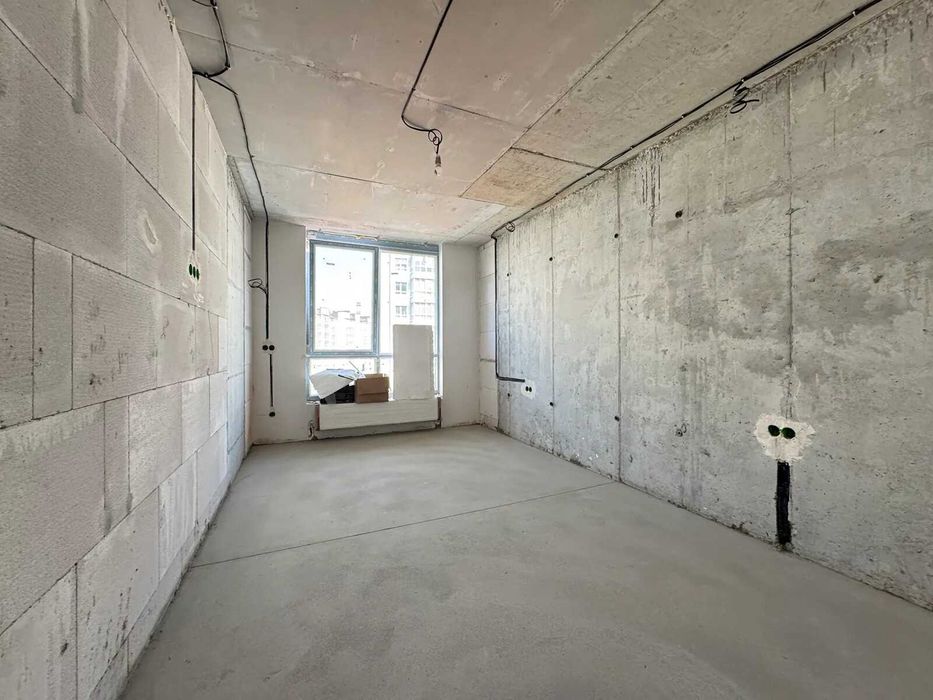 Здана! Однокімнатна з чорновими роботами. Вигідно!