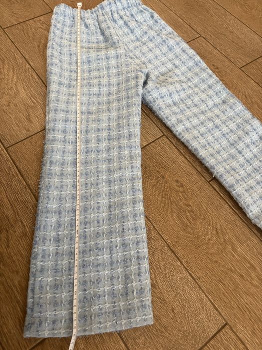 Твідовий костюм на дівчинку