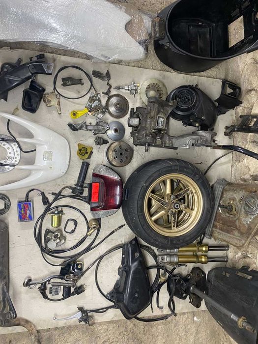 Запчастини Honda Dio AF34/AF35/ZX/Cesta Хонда Діо (мотор GBLK, впуск 3 болти карбтор пюраластикм комутатор) розборка.