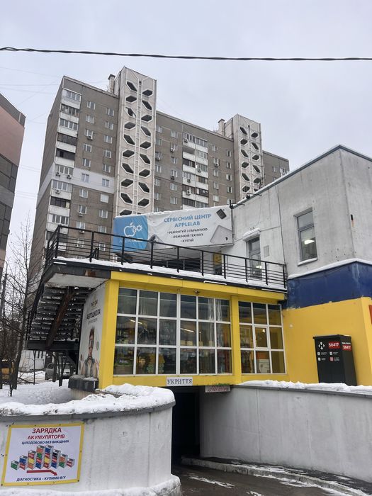 Оренда комерційного приміщення. Фасад. Напроти ТЦ Піраміда. 2хв метро