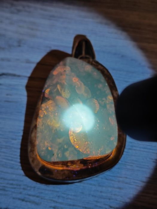 Srebrny wisior z bursztynem bałtyckim 172 gramy.