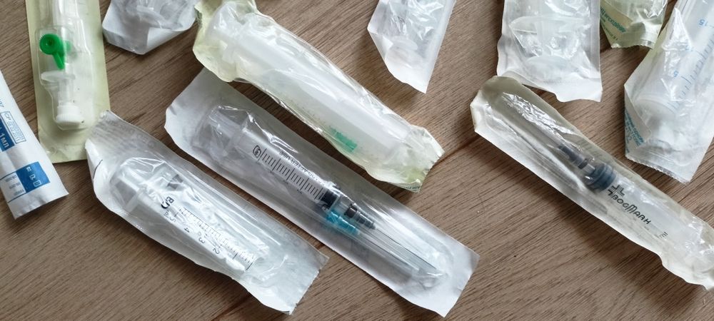 Шприц с иглой 20, 5мм. Пипетка для забора крови