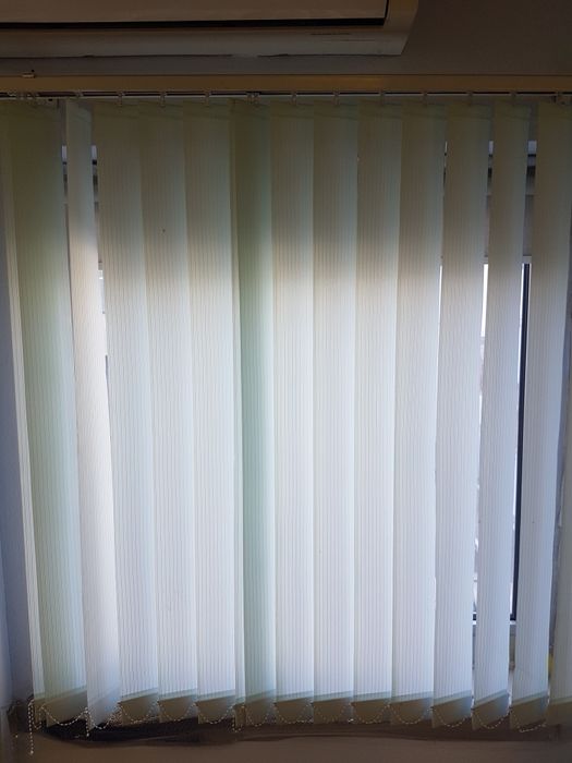 вертикальные жалюзи и тканевые б/у