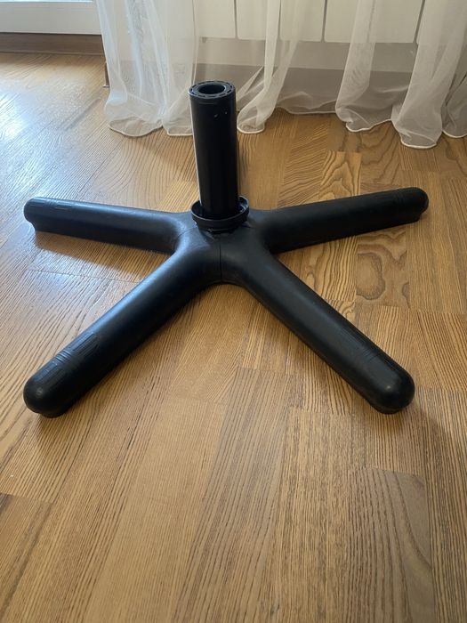 Крестовина офисного кресла со стаканом под газлифт