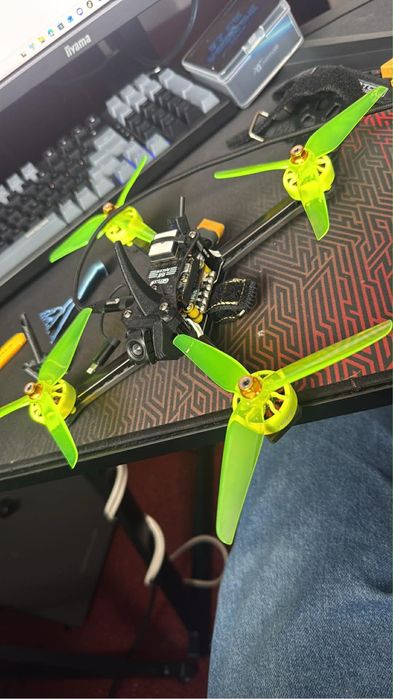 Sprzedam racer fpv nowy