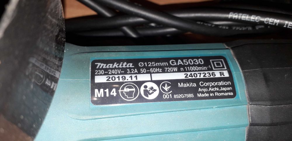 Угловая шлифмашина Makita GA5030