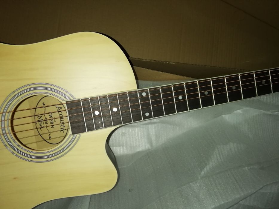Guitarra acústica de cordas de aço
