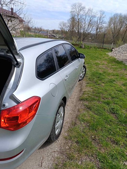 Продам авто 2012 Опель Астра