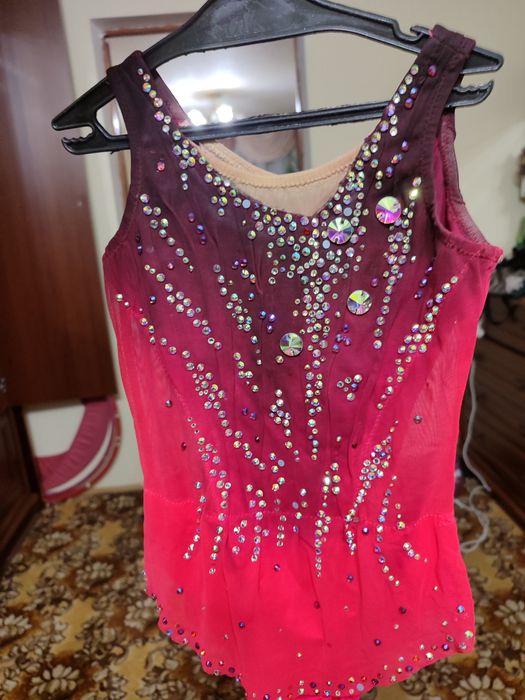 Продам купальник для художественной гимнастики