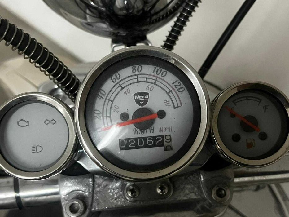 Scooter 125 estilo Vespa – 2.000 km – como nova