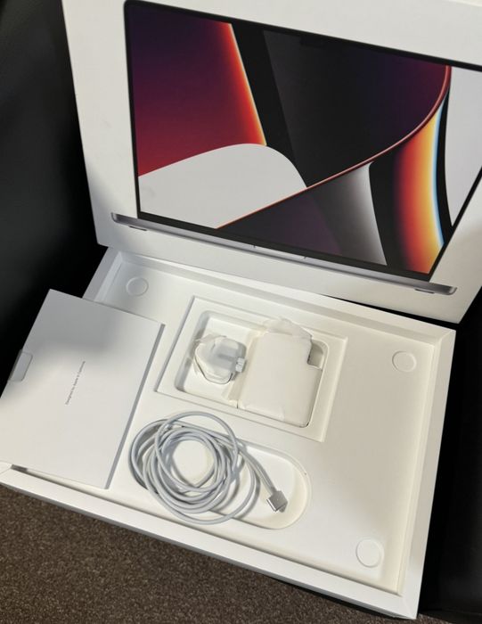 MacBook Pro 2022 / Apple M1 Pro / 512 Gb / 16 Gb

RAM / Space gray |