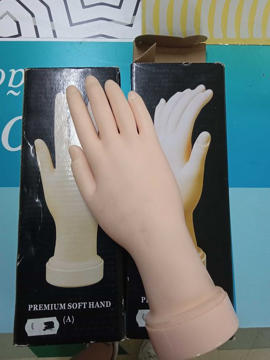 Mão silicone para unhas