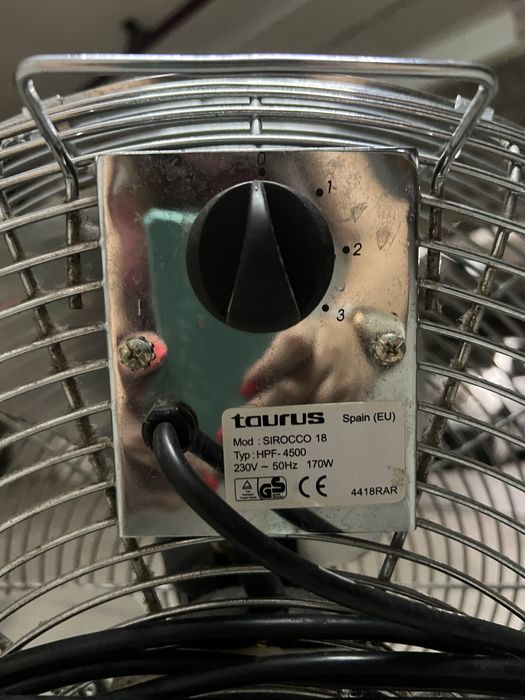 Ventoinha de chão Taurus