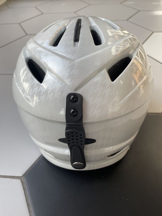 Kask narciarski IQ rozmiar 56 - 58 cm.