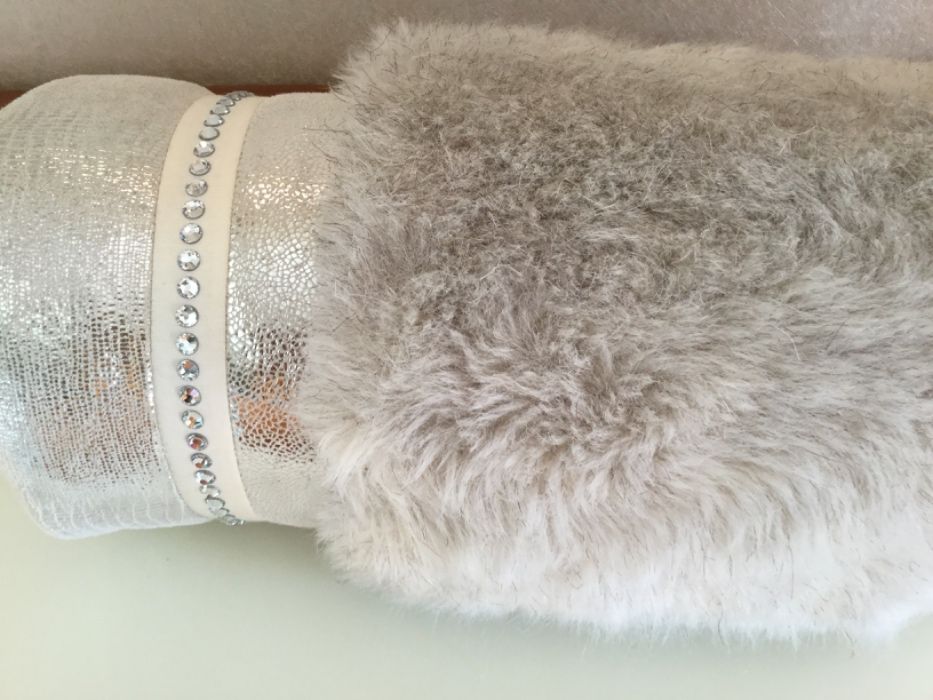 Almofada com pelo e strass