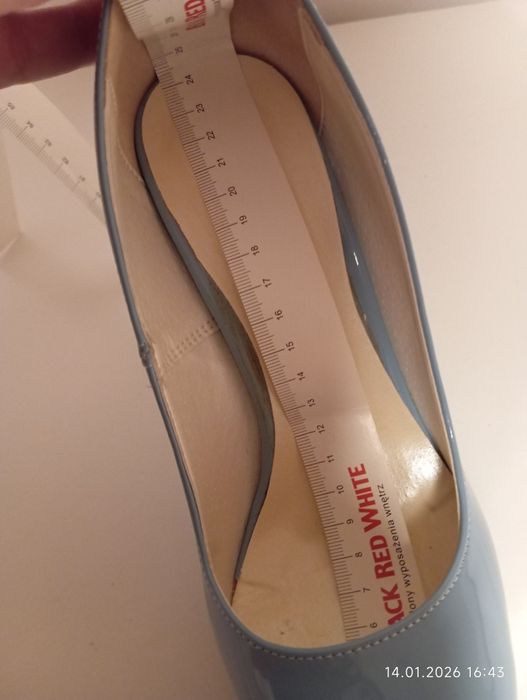 Blekitne lakierowane szpilki