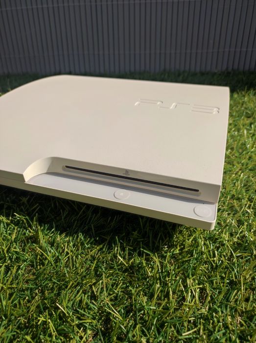PlayStation 3 Slim Branca (Classic White) 320GB + 2 Comandos + Pack PS Move