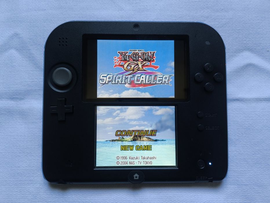 Nintendo 2DS + Extras