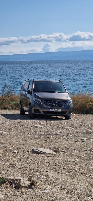 Wynajem busa VIP BUS mercedes benz klasa V 6osób fv23%