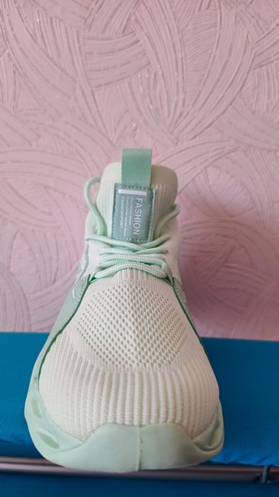 Жіночі кросівки текстиль.