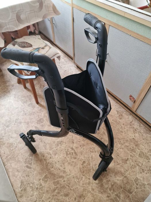Chodzik trójkołowy prawie nowy