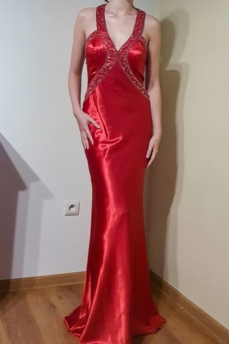 Czerwona długa sukienka z kryształkami