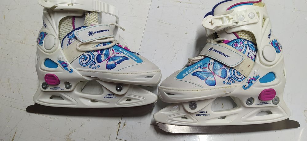 Ковзани на дівчинку