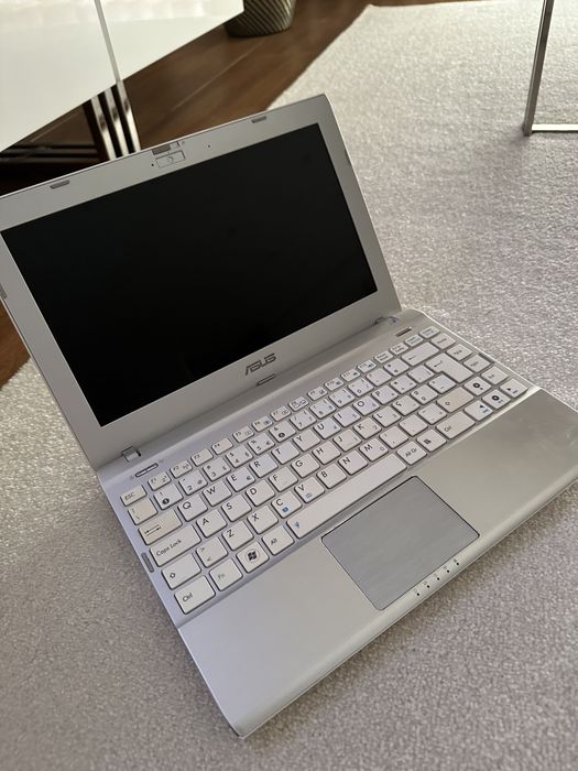 ASUS PC with Charger64750782170243121