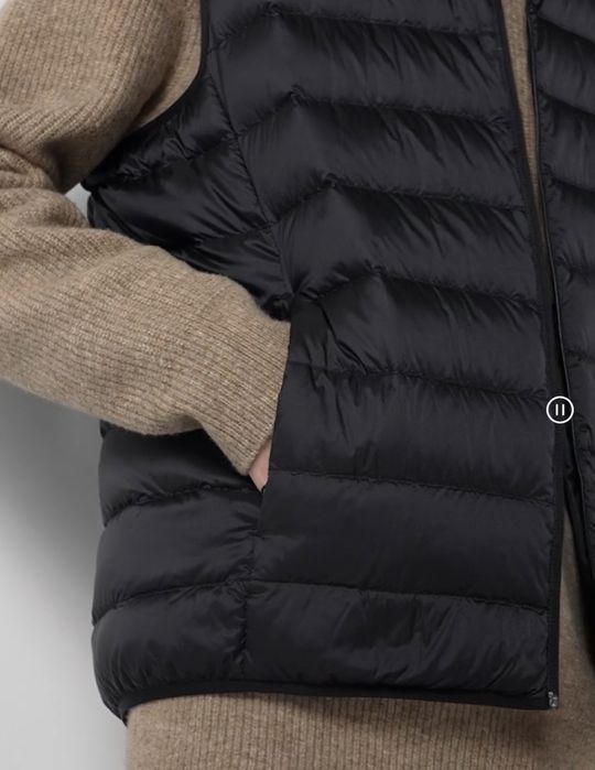 Пухова жилетка uniqlo ultra light down vest, яка складається в мішечок