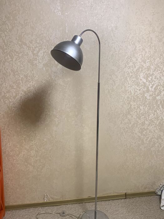 Торшер підлоговий
